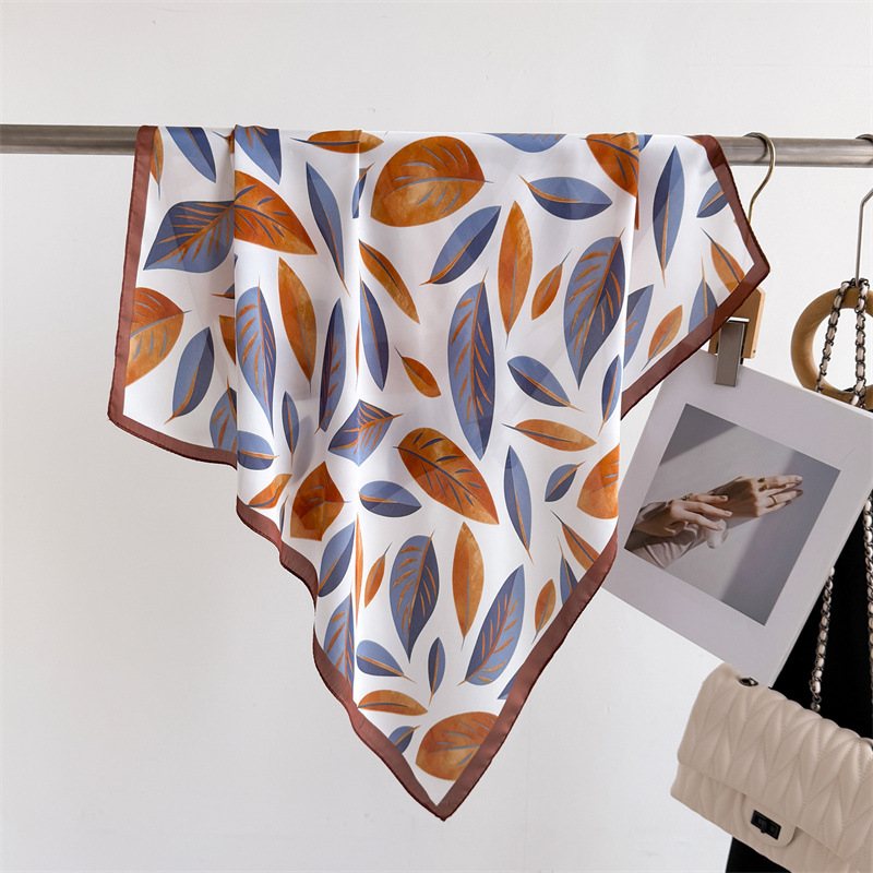 Luxury Brand Print 70cm Square - Luxury Bags Sales recension och pris