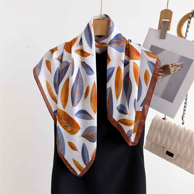 Luxury Brand Print 70cm Square - Luxury Bags Sales recension och pris