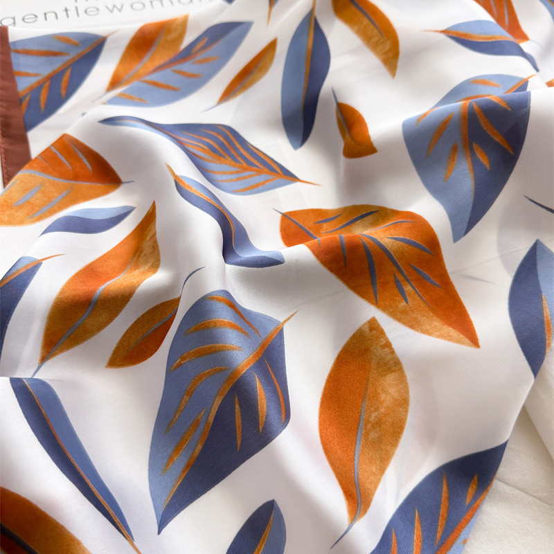 Luxury Brand Print 70cm Square - Luxury Bags Sales recension och pris